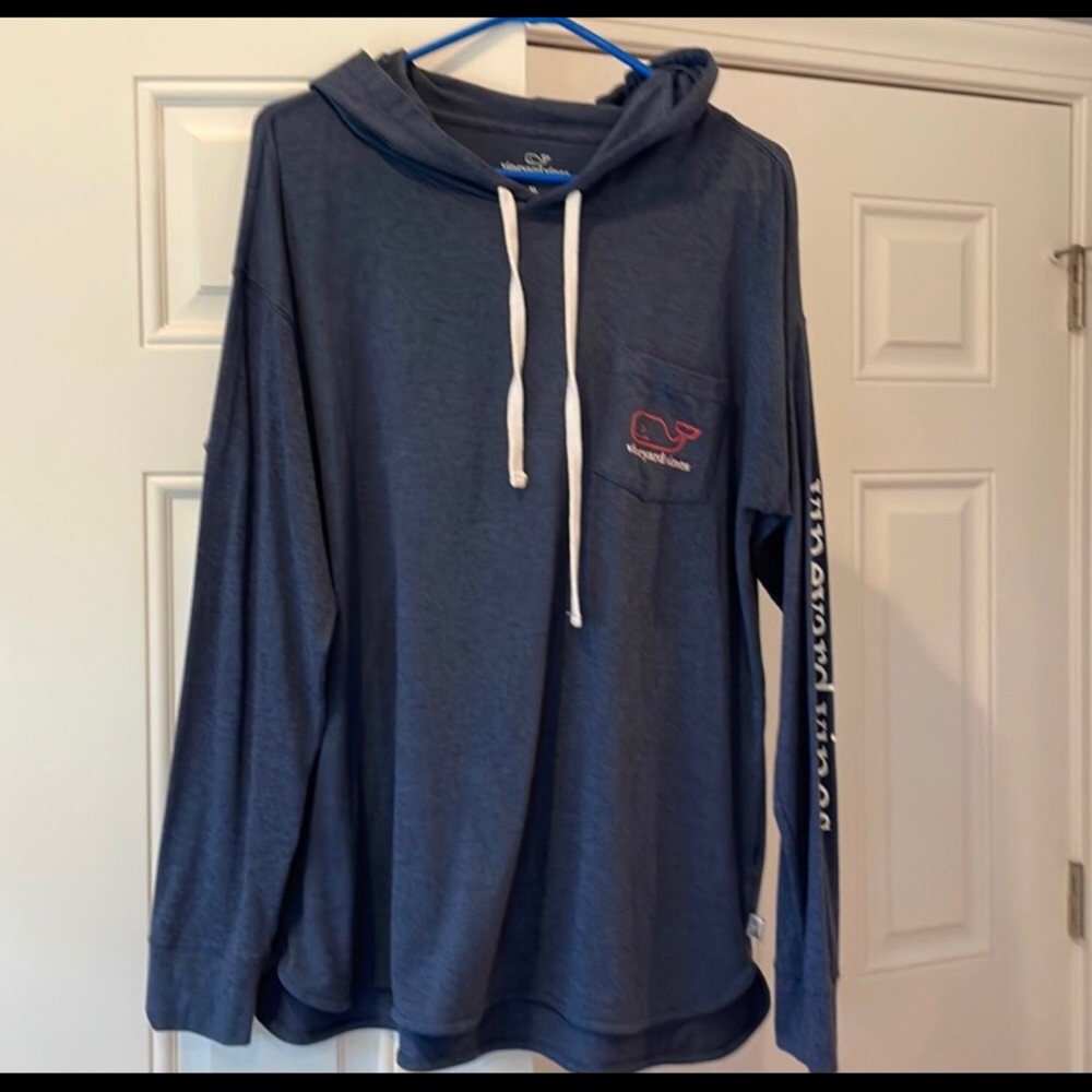 Vineyard vines hooded tee shirt.